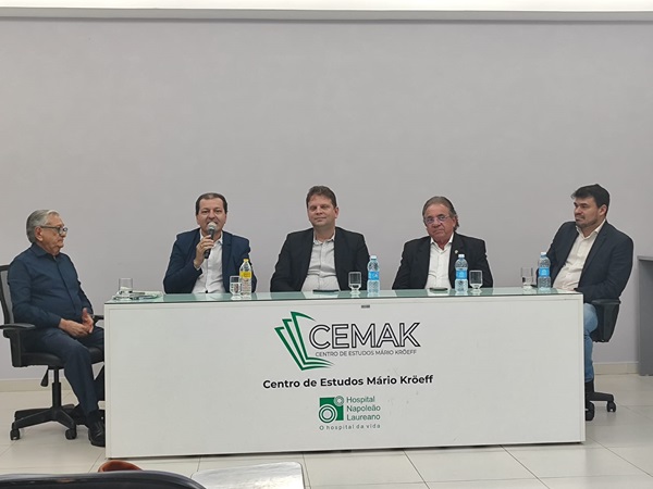 Secretário Sauly Gomes participa de aula inaugural para a equipe técnico-administrativa que exercerá funções no Centro Oncológico Hospital Napoleão Laureano, em Sousa